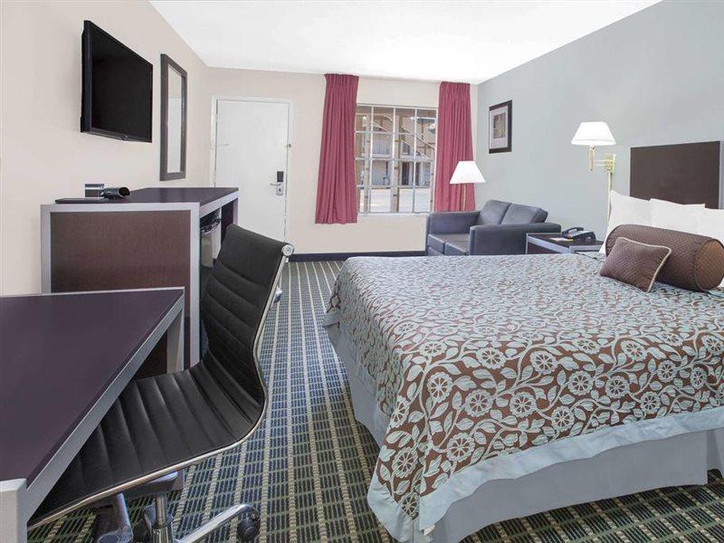 Days Inn By Wyndham Market Center Dallas Love Field Екстер'єр фото