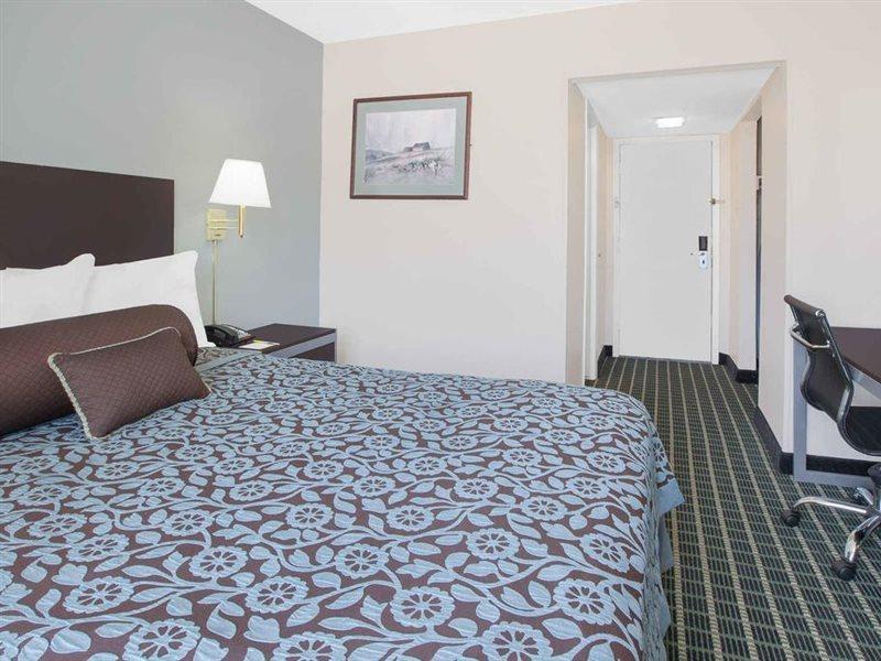 Days Inn By Wyndham Market Center Dallas Love Field Екстер'єр фото