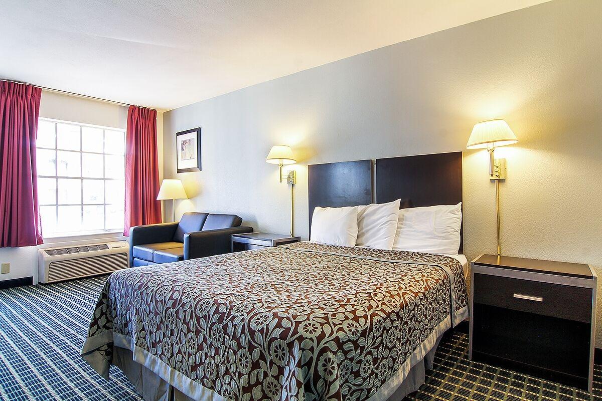 Days Inn By Wyndham Market Center Dallas Love Field Екстер'єр фото