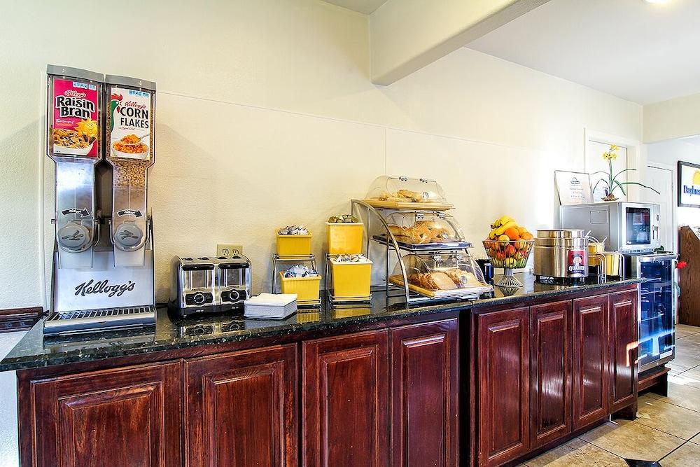 Days Inn By Wyndham Market Center Dallas Love Field Екстер'єр фото