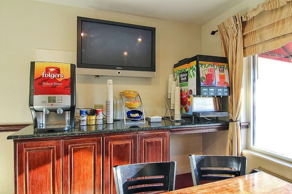 Days Inn By Wyndham Market Center Dallas Love Field Екстер'єр фото
