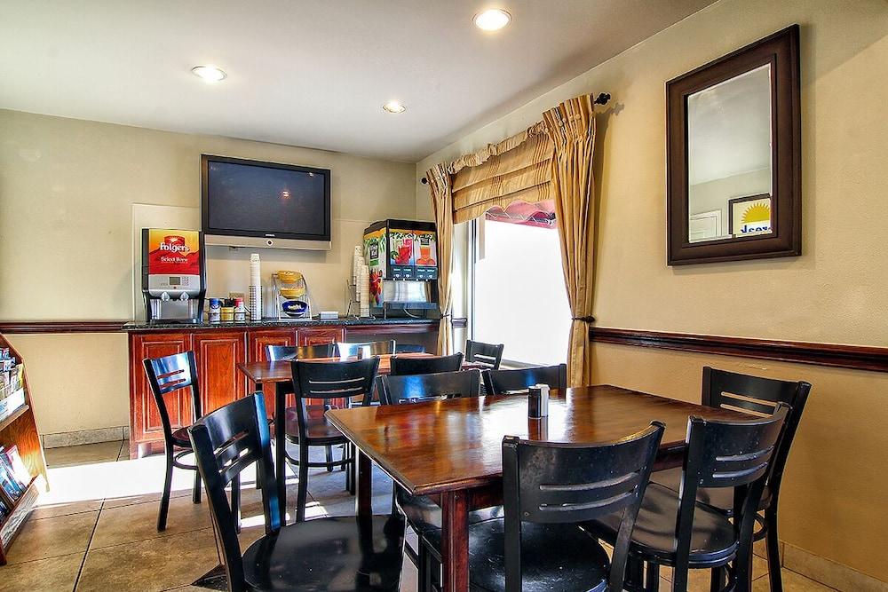 Days Inn By Wyndham Market Center Dallas Love Field Екстер'єр фото