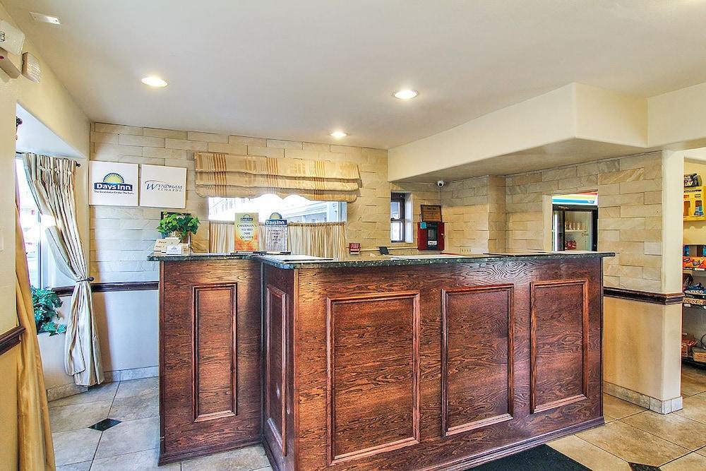 Days Inn By Wyndham Market Center Dallas Love Field Екстер'єр фото
