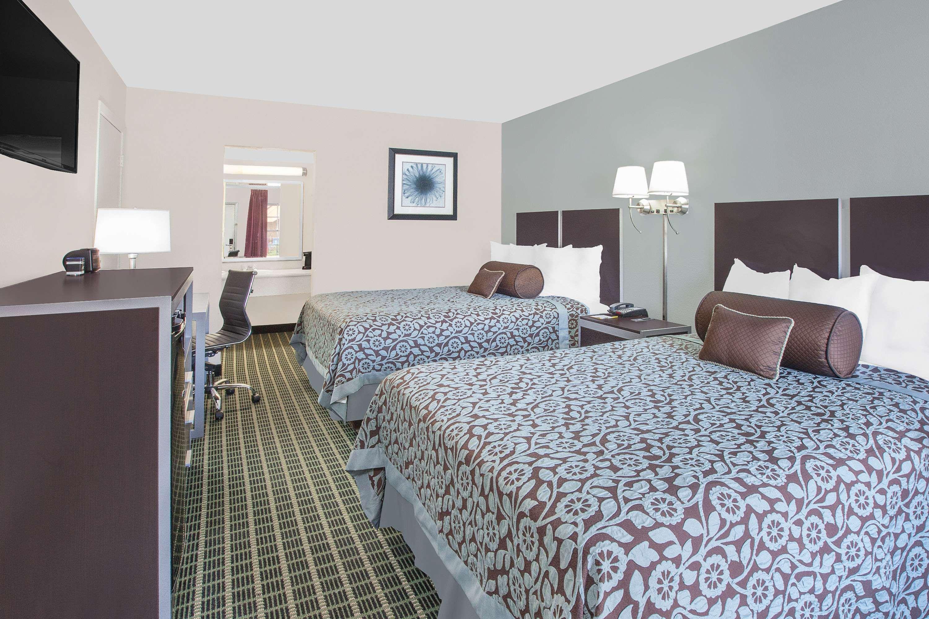 Days Inn By Wyndham Market Center Dallas Love Field Екстер'єр фото