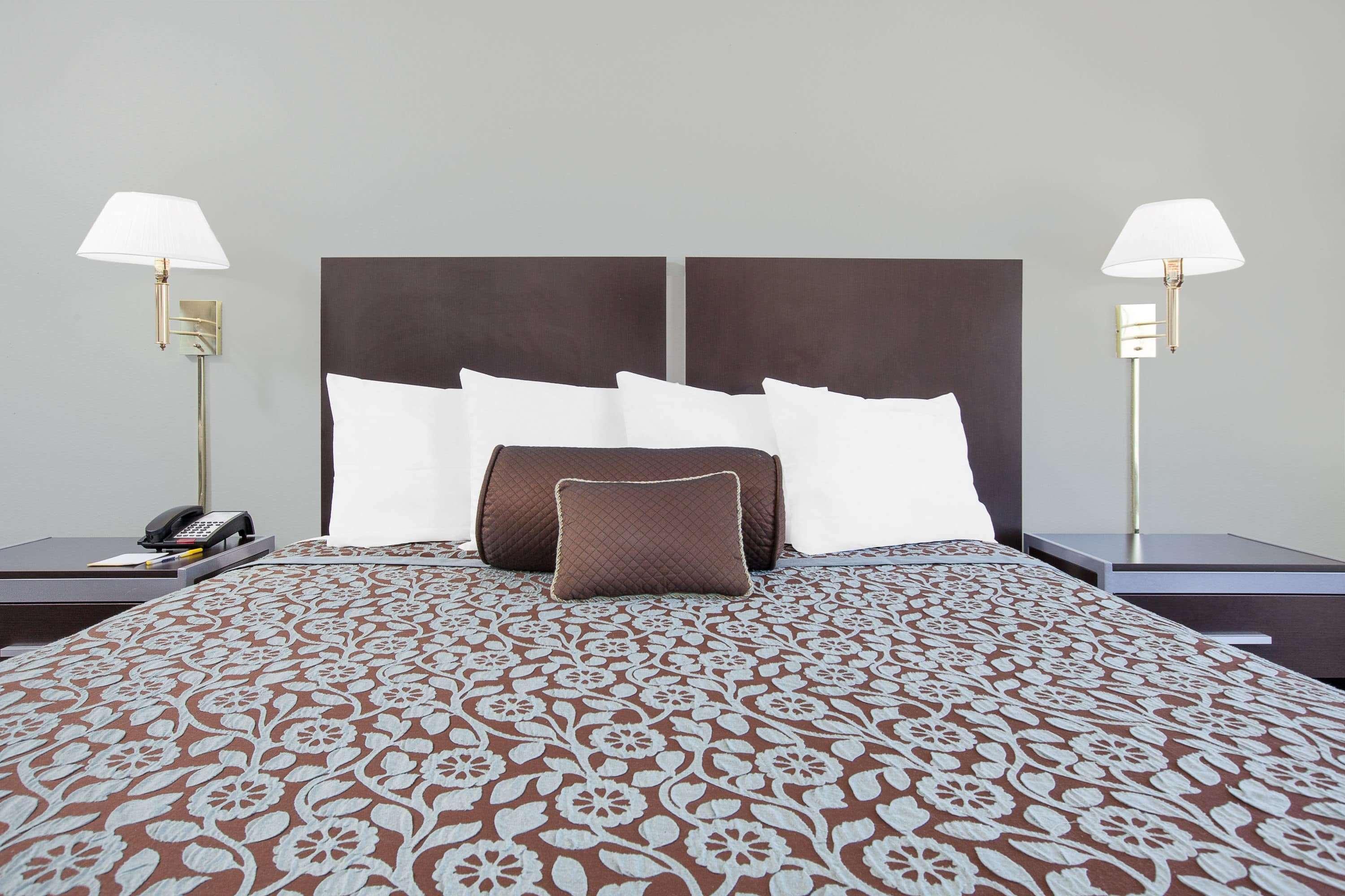 Days Inn By Wyndham Market Center Dallas Love Field Екстер'єр фото