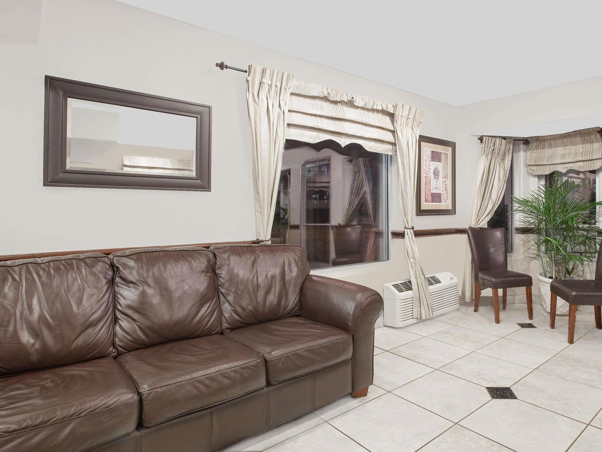 Days Inn By Wyndham Market Center Dallas Love Field Екстер'єр фото